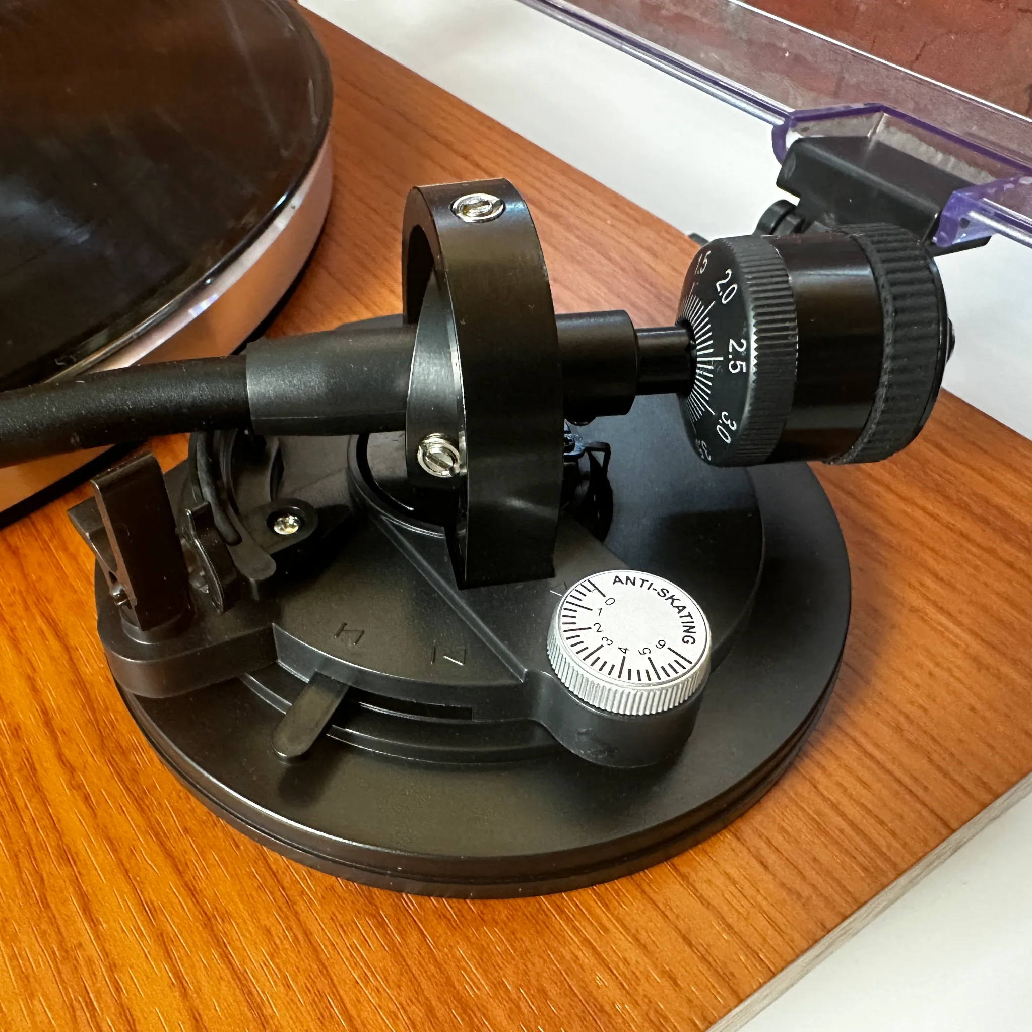 Professional Hi-Fidelity Vinyl Record Player with 30W Speakers and Bluetooth Output - Image 4